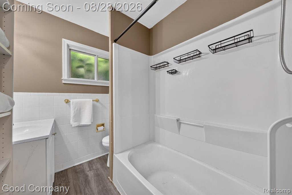 21004 Westover Avenue Property Photo 24