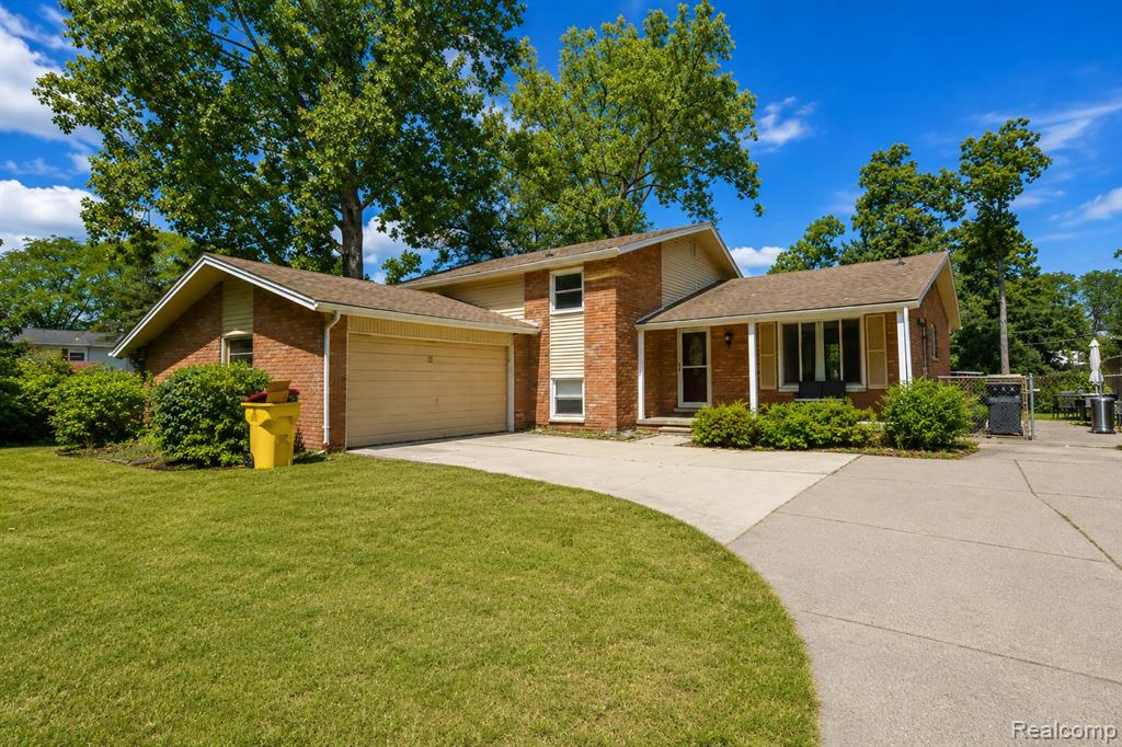 8522 Hampton Property Photo 3