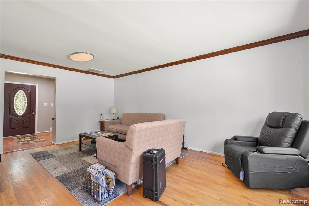 8522 Hampton Property Photo 5