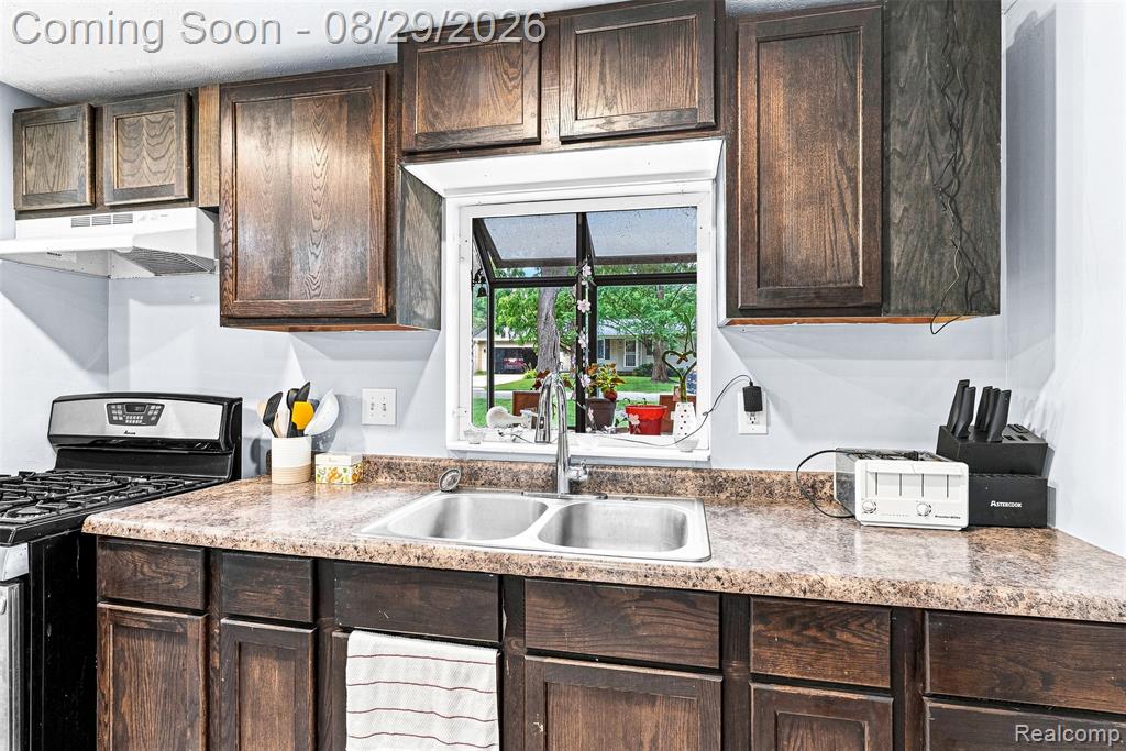 1163 S Packard Avenue Property Photo 9
