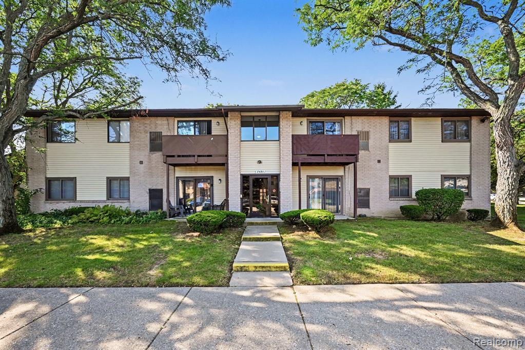 7494 Manor Circle