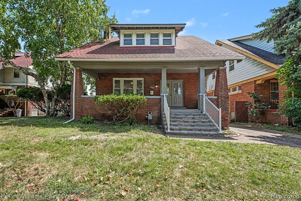 111 Moss Street Property Photo 1