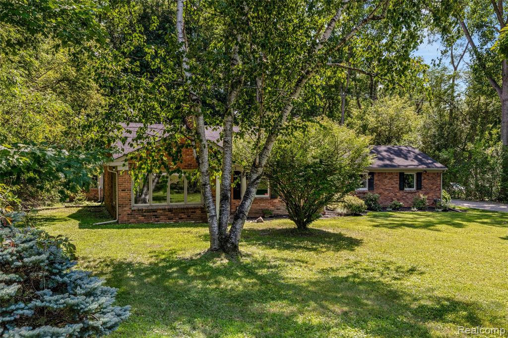 4915 Walnut Lake Road Property Photo 1