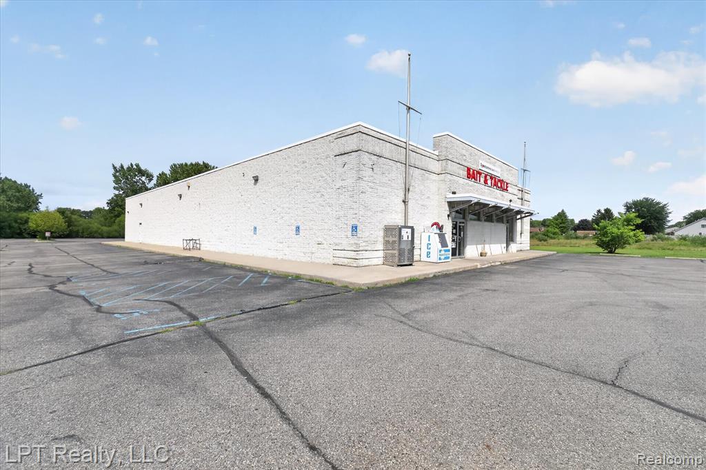 38989 Jefferson Avenue Property Photo 2