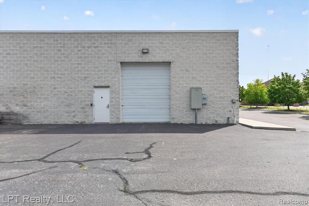 38989 Jefferson Avenue Property Photo 24