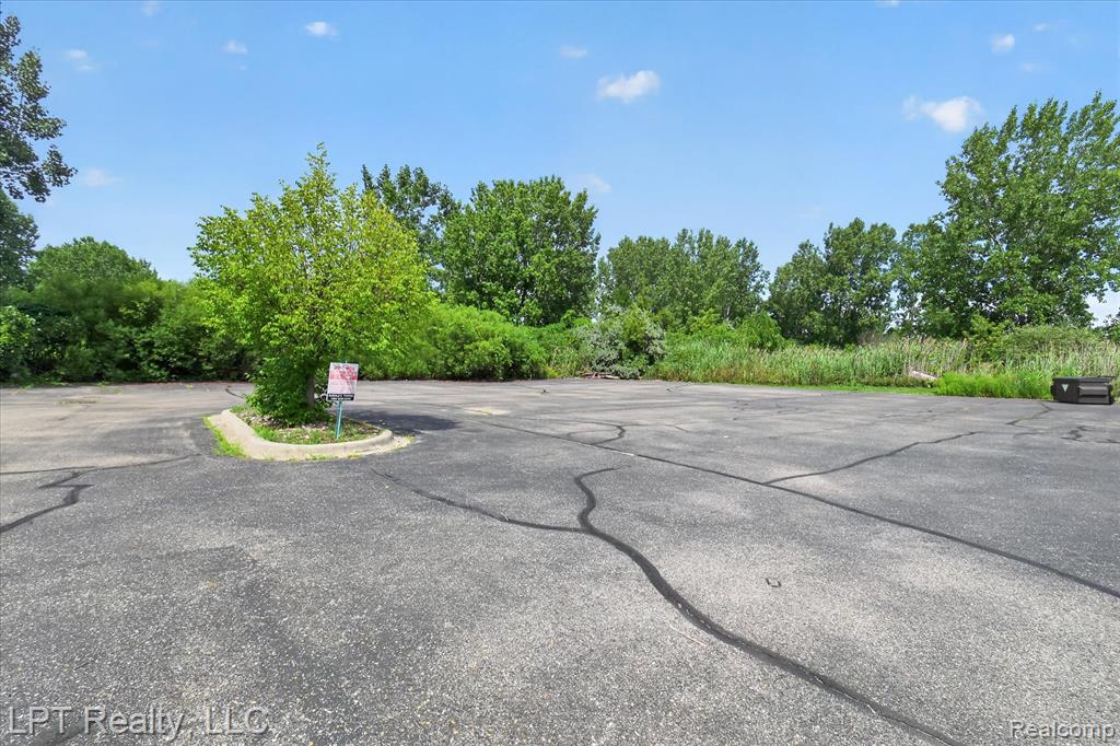38989 Jefferson Avenue Property Photo 26