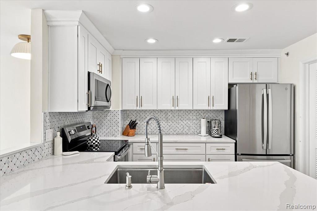 55415 Ambassador Court Property Photo 15