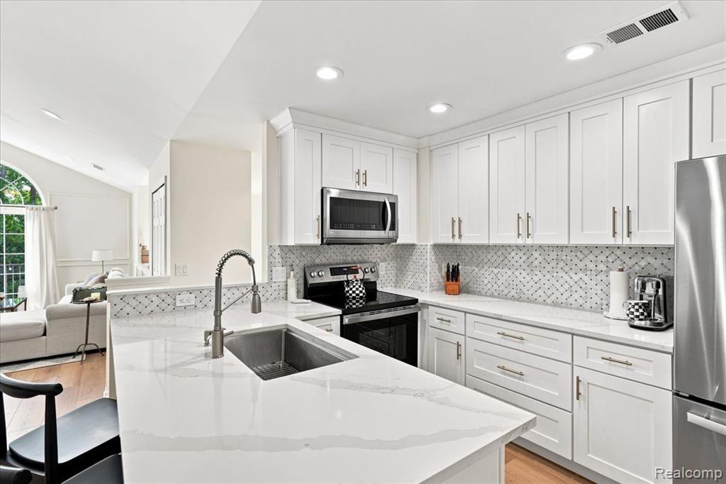 55415 Ambassador Court Property Photo 17