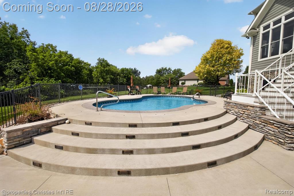 3925 Taylor Lane Property Photo 6