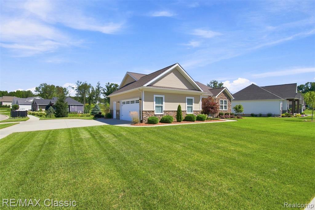 1247 Timberleaf Drive Property Photo 3
