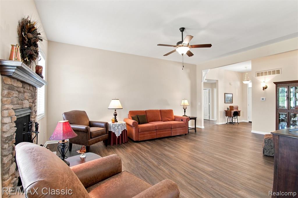 1247 Timberleaf Drive Property Photo 12