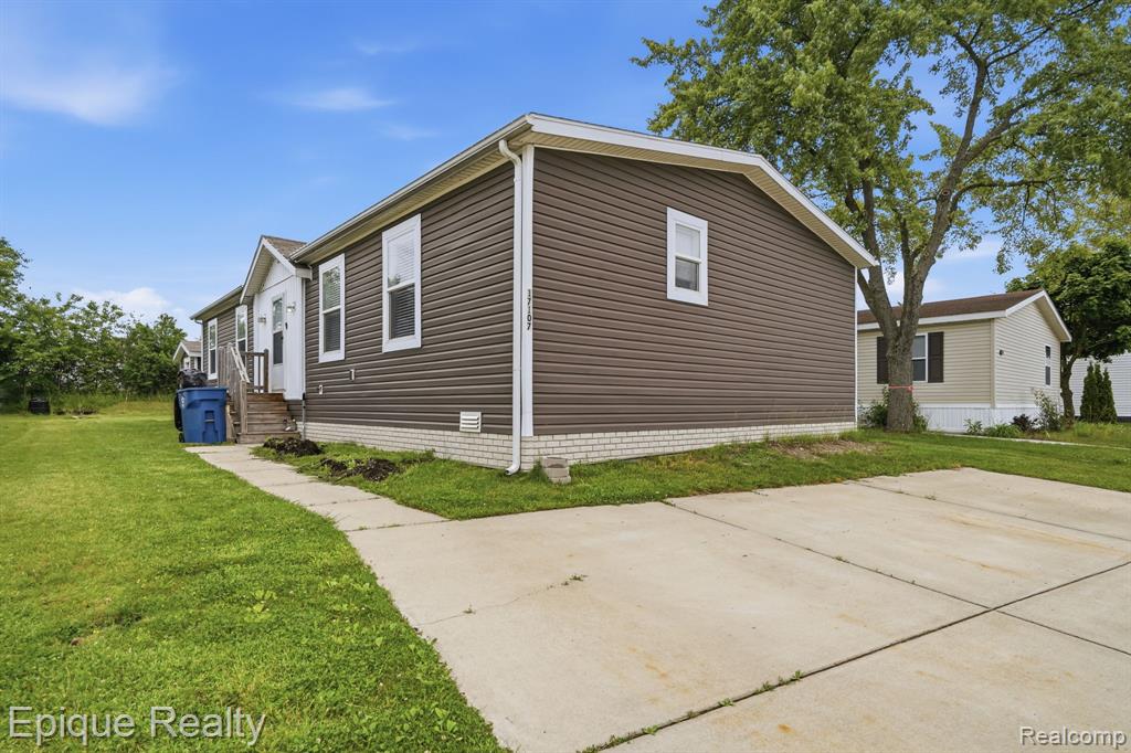 17107 Detroiter Property Photo 1