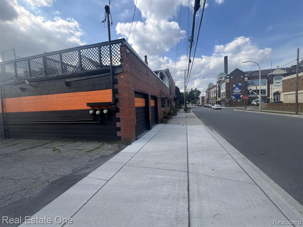 2460 N Florian Street Property Photo 3