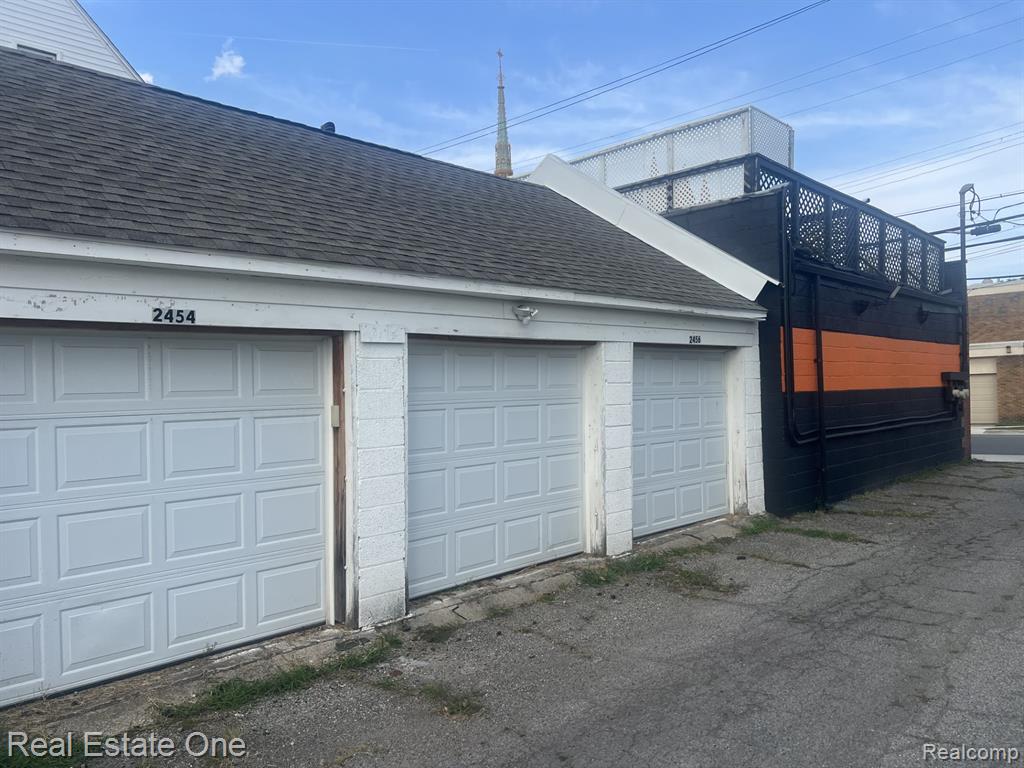 2460 N Florian Street Property Photo 7