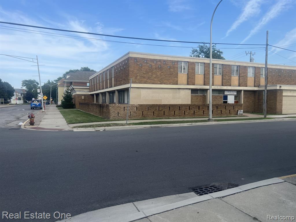 2460 N Florian Street Property Photo 8