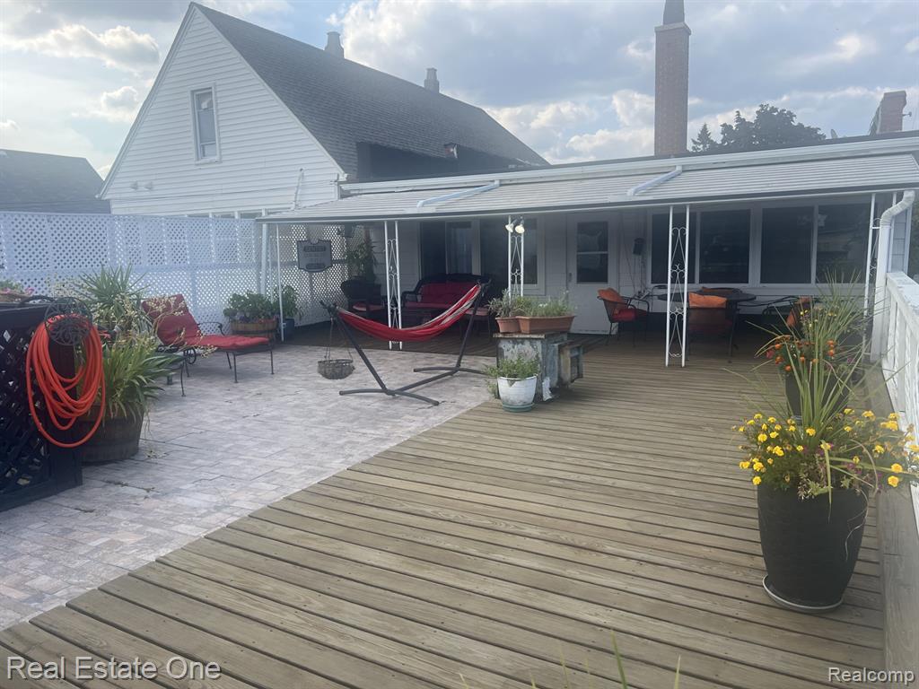 2460 N Florian Street Property Photo 13