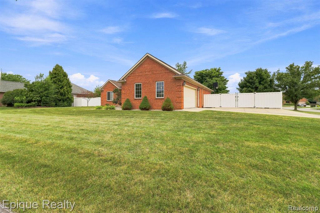 5208 Foxhill Lane Property Photo 2