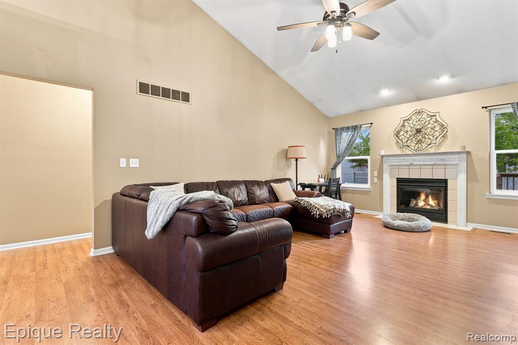 5208 Foxhill Lane Property Photo 3