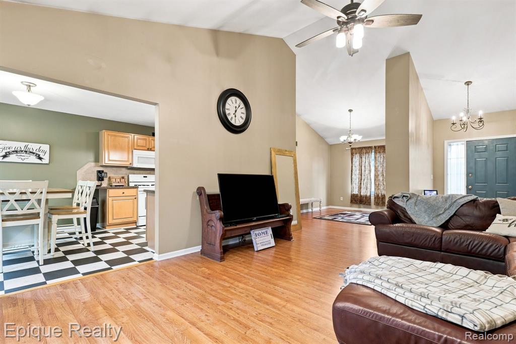 5208 Foxhill Lane Property Photo 4