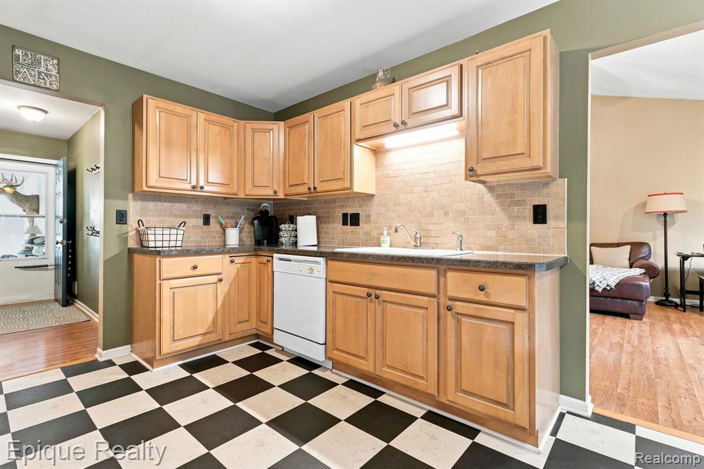 5208 Foxhill Lane Property Photo 11