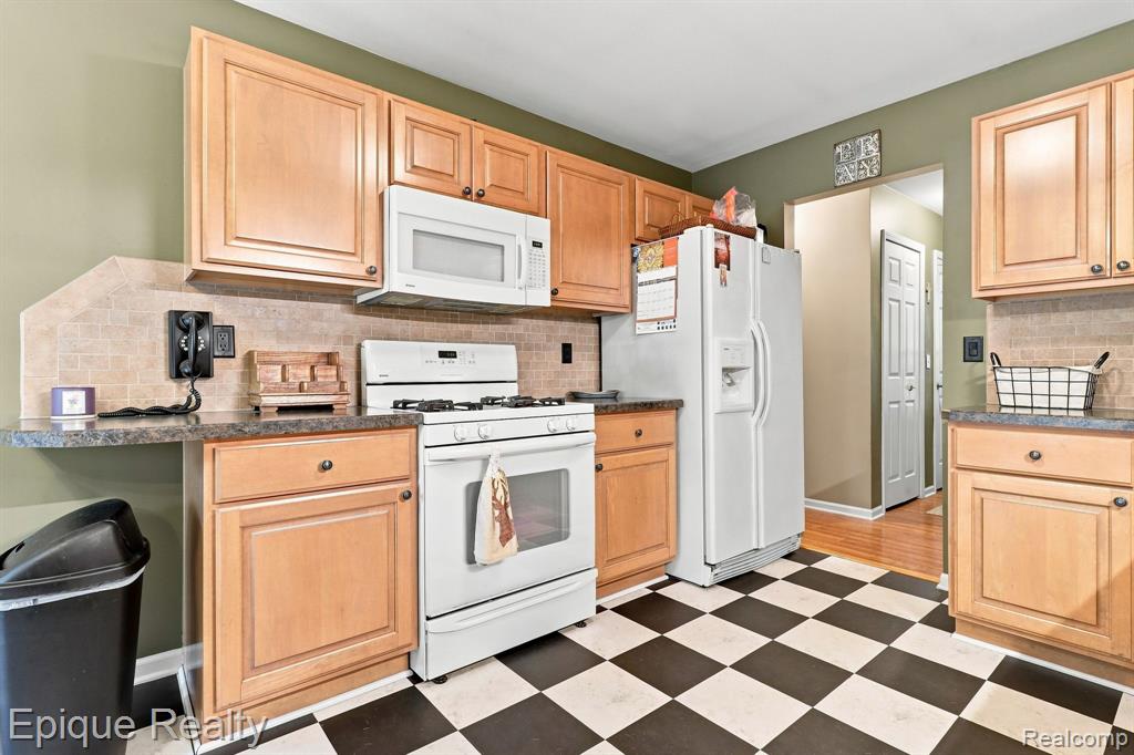5208 Foxhill Lane Property Photo 12