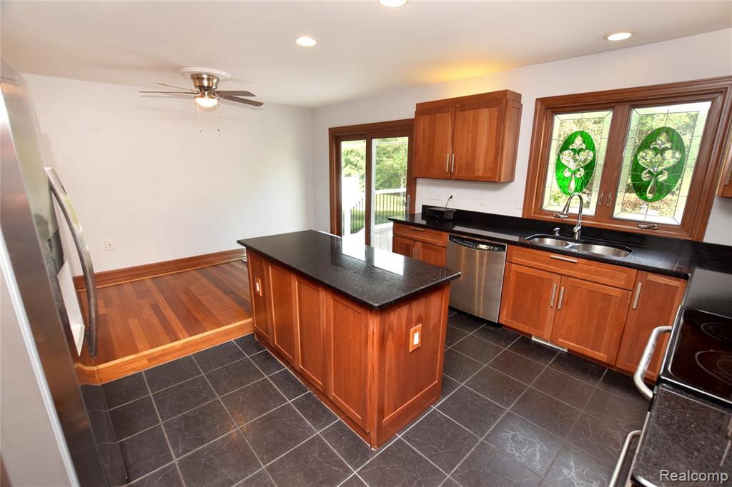 2182 Wiggins Road Property Photo 5