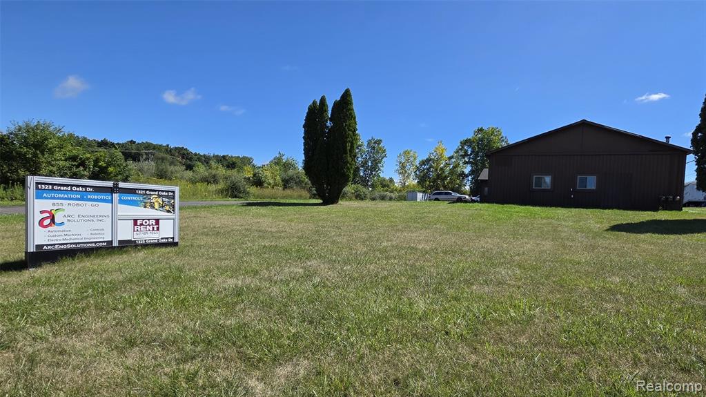 1325 Grand Oaks Property Photo 5