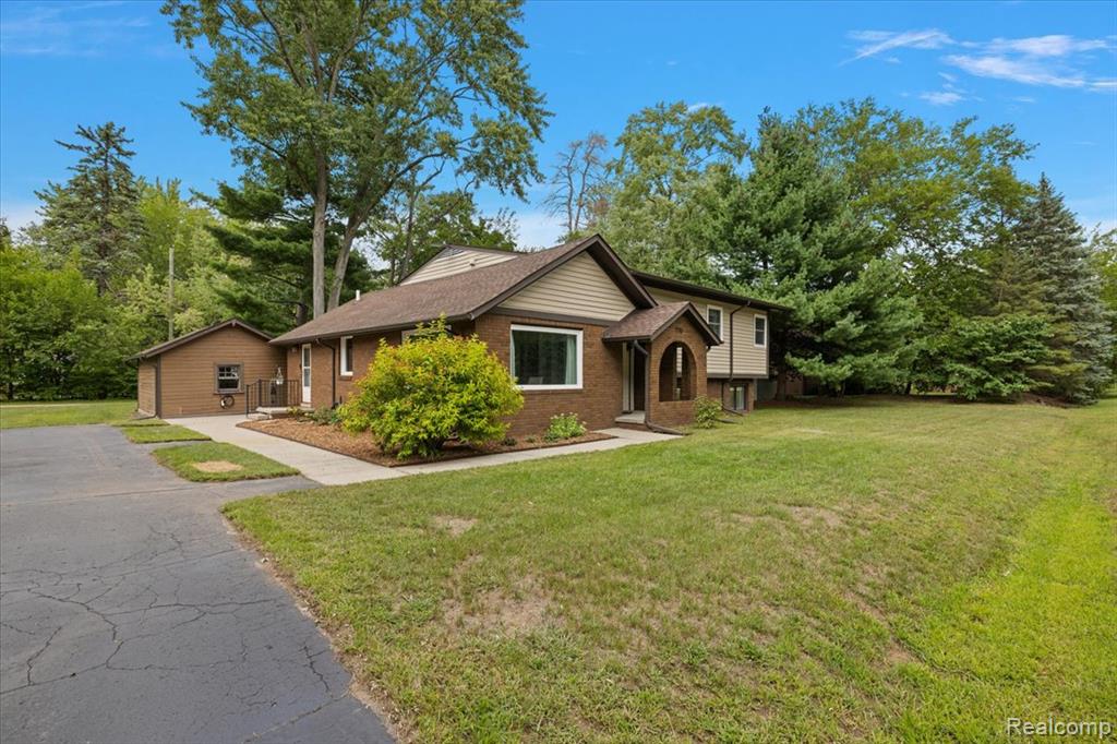 7710 Richardson Road Property Photo 3
