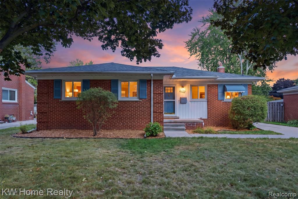 22934 Warner Street Property Photo 1