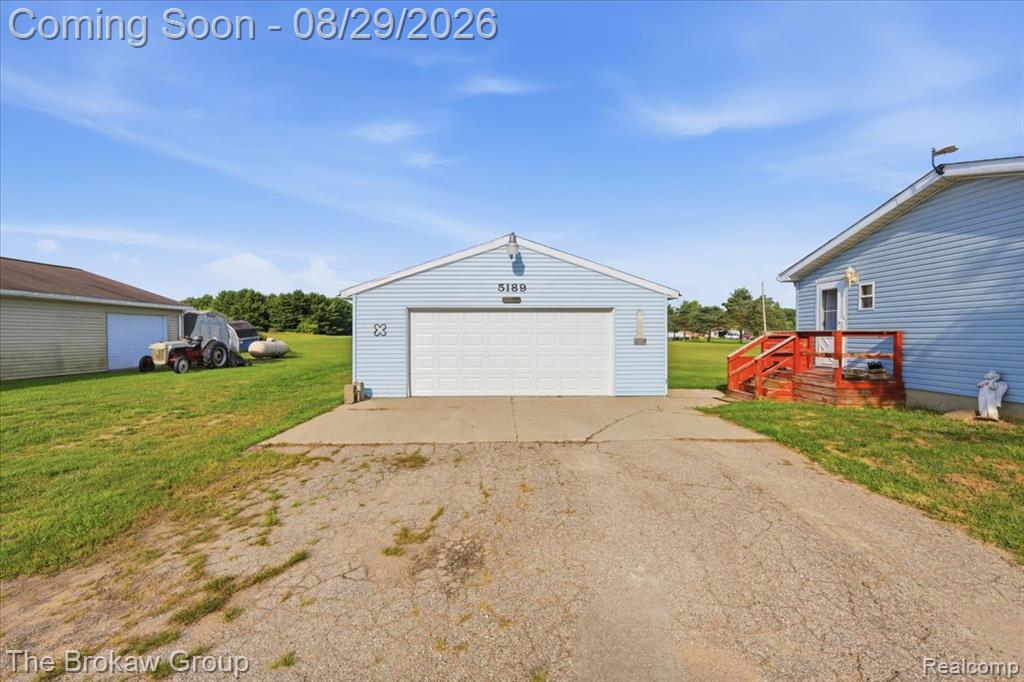 5189 Webster Road Property Photo 5
