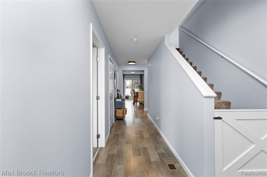 58176 Thomas Drive Property Photo 4