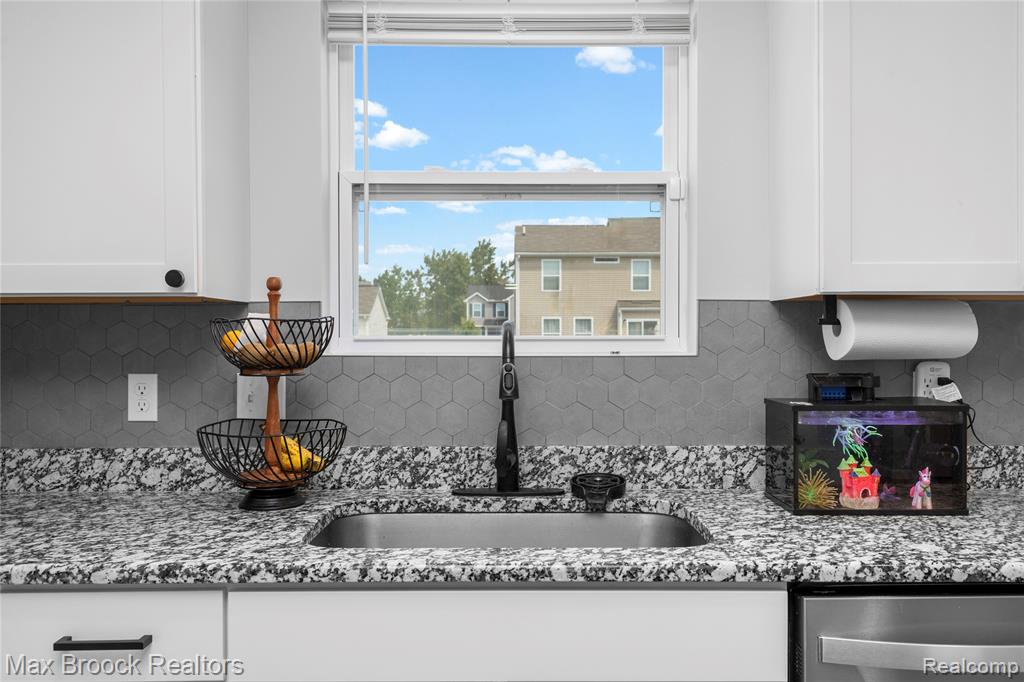 58176 Thomas Drive Property Photo 6