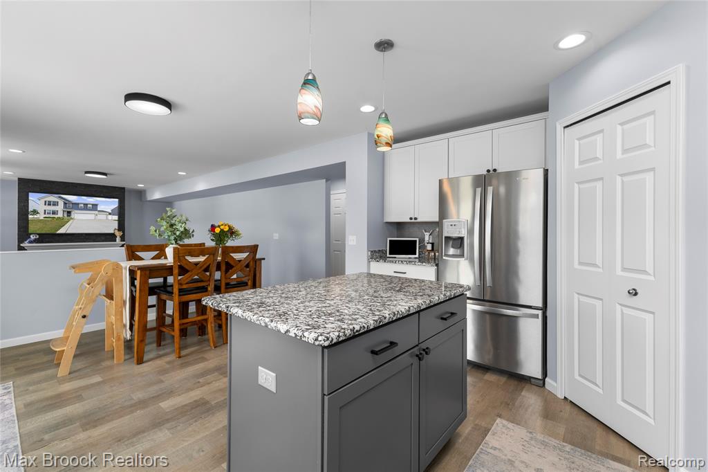 58176 Thomas Drive Property Photo 7