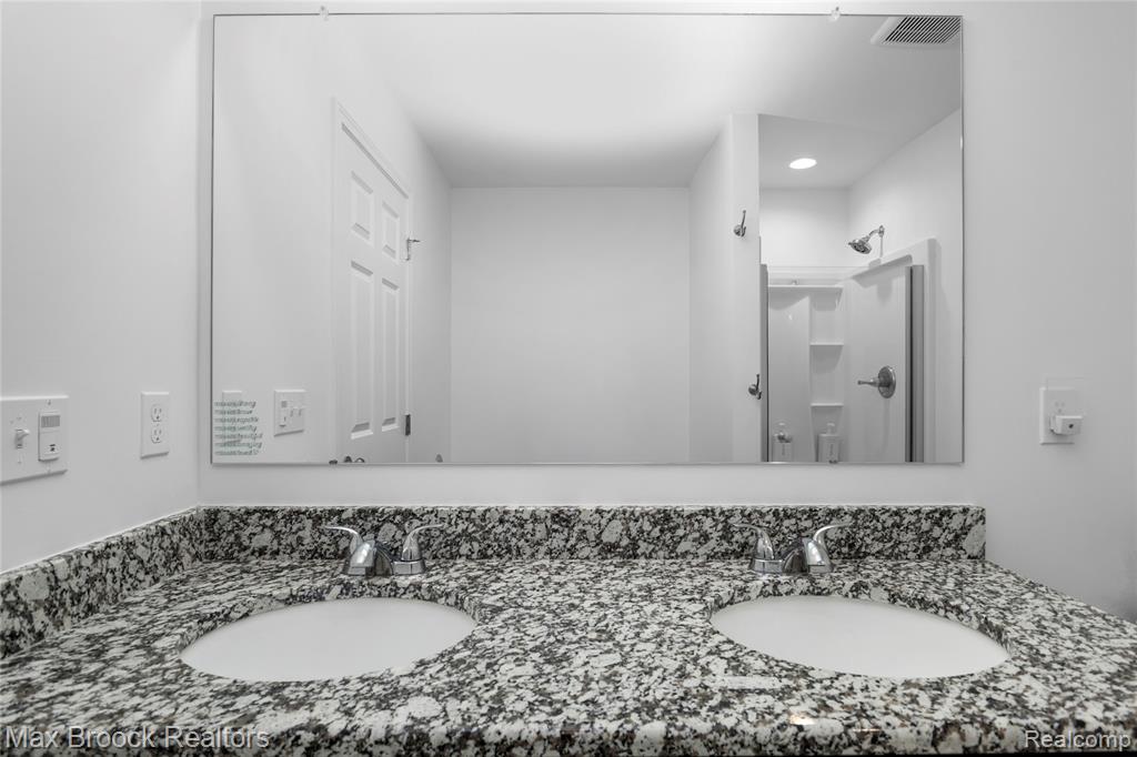 58176 Thomas Drive Property Photo 15