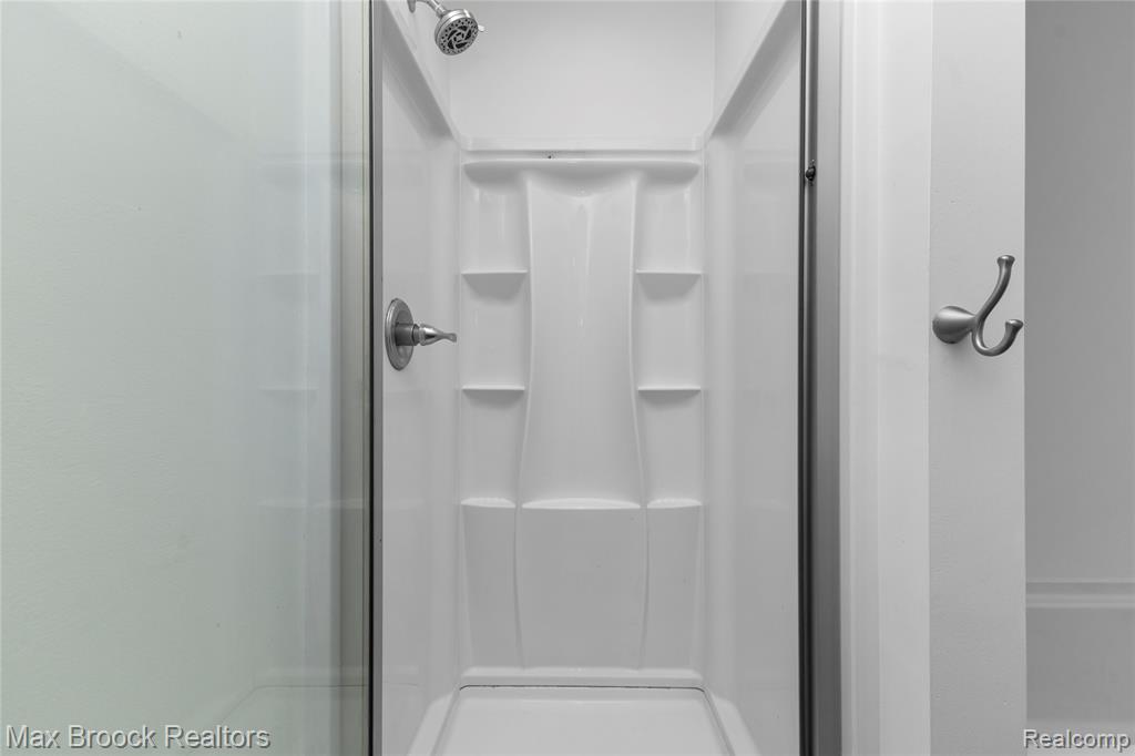 58176 Thomas Drive Property Photo 17