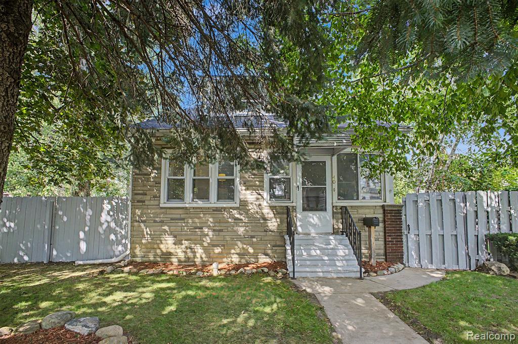 40 W Benson Street Property Photo 1