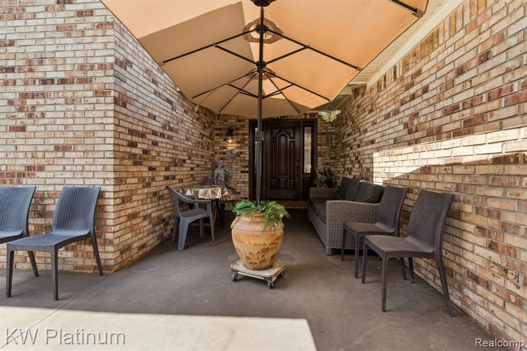 37233 Almont Drive Property Photo 7