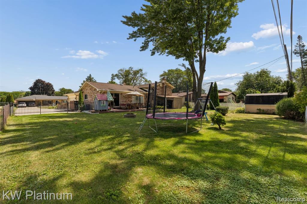 37233 Almont Drive Property Photo 8