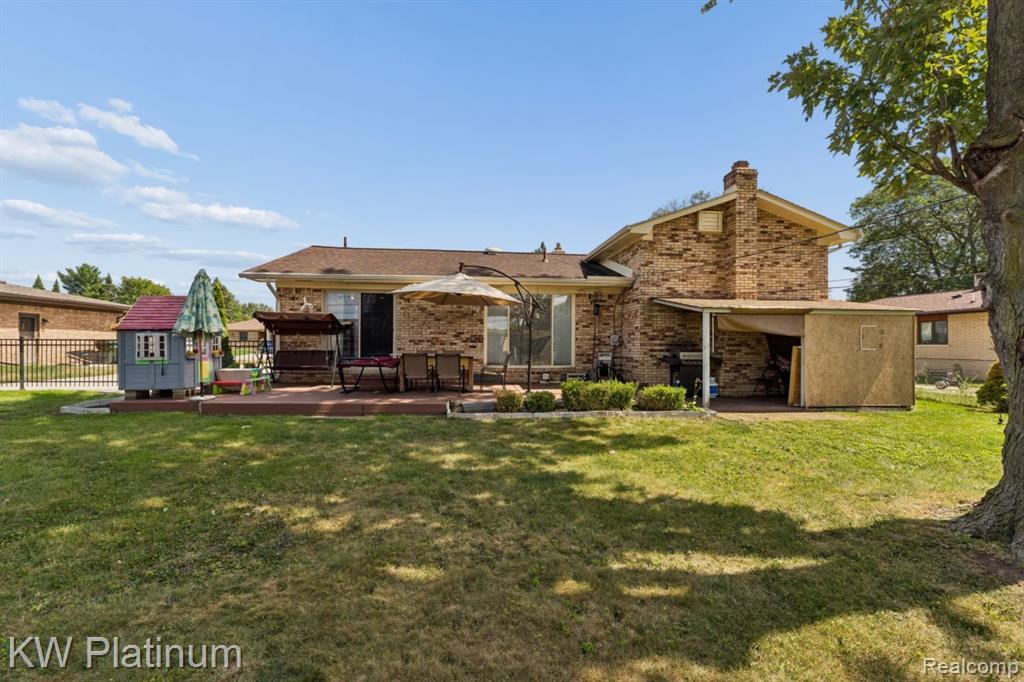 37233 Almont Drive Property Photo 9
