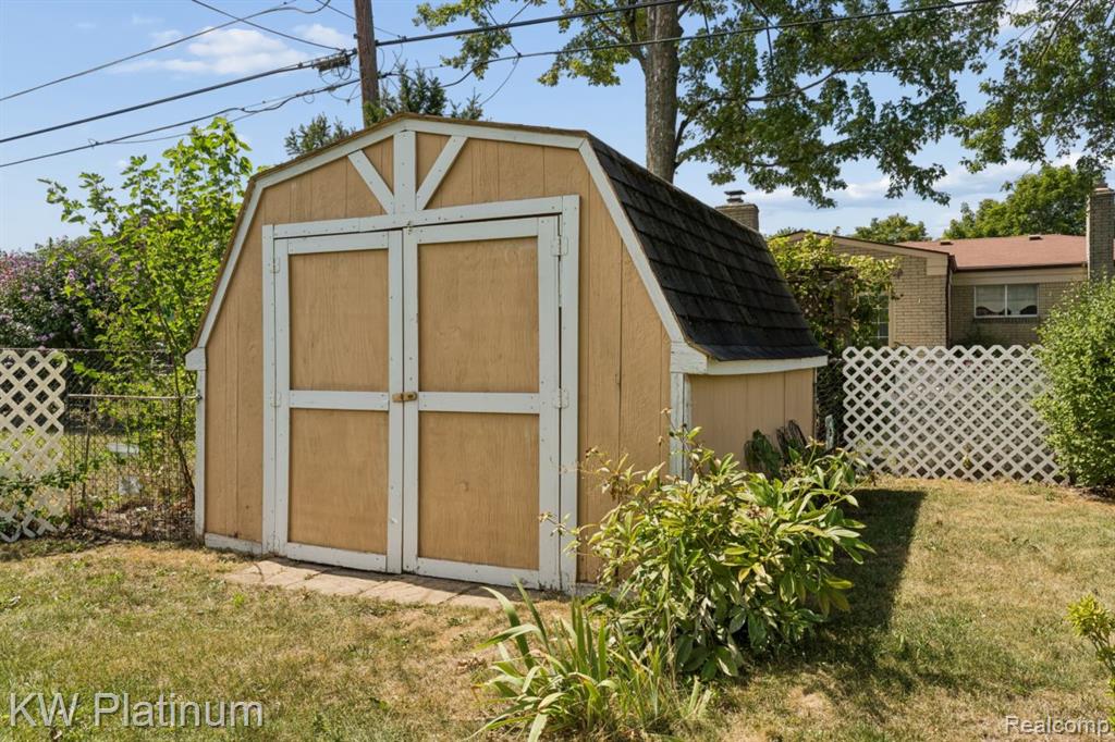 37233 Almont Drive Property Photo 10