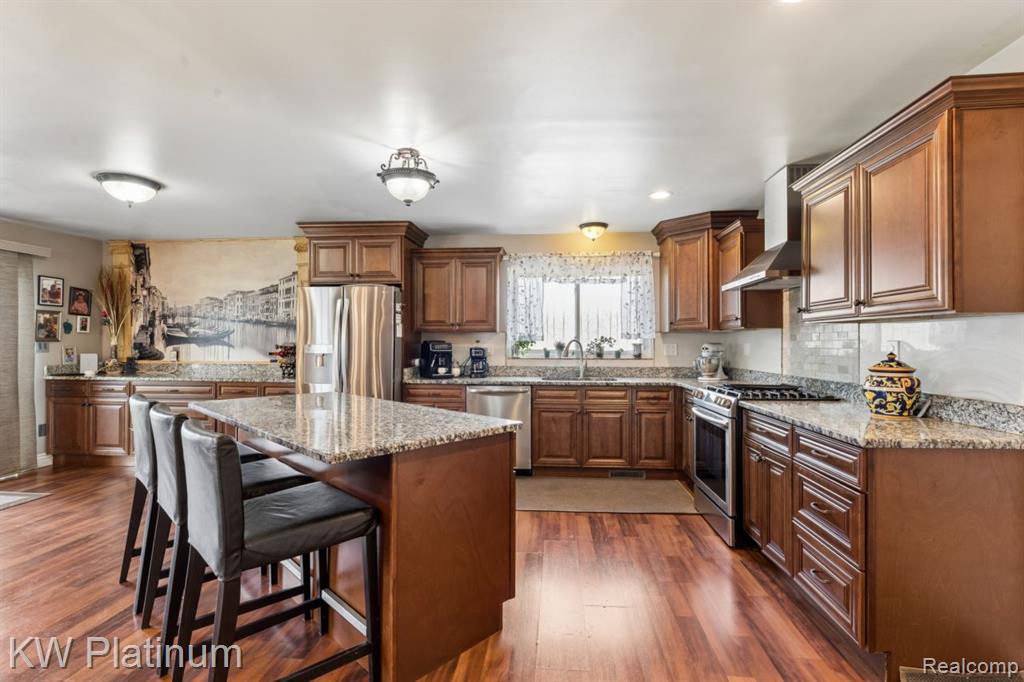 37233 Almont Drive Property Photo 14