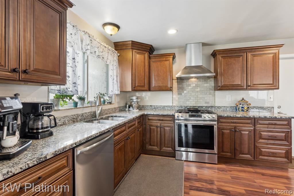 37233 Almont Drive Property Photo 15