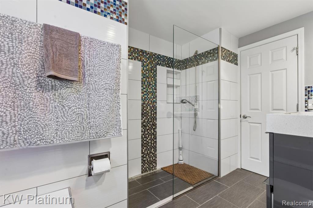 37233 Almont Drive Property Photo 23