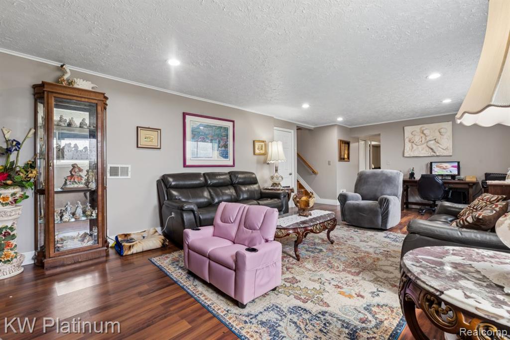 37233 Almont Drive Property Photo 27