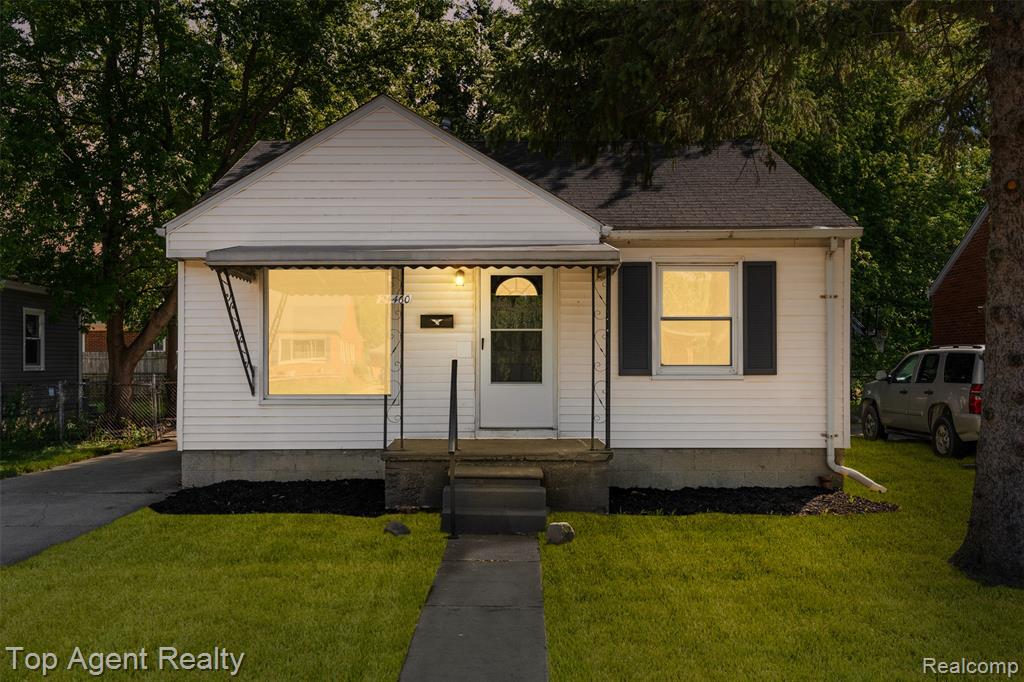 24460 Phlox Avenue Property Photo 1