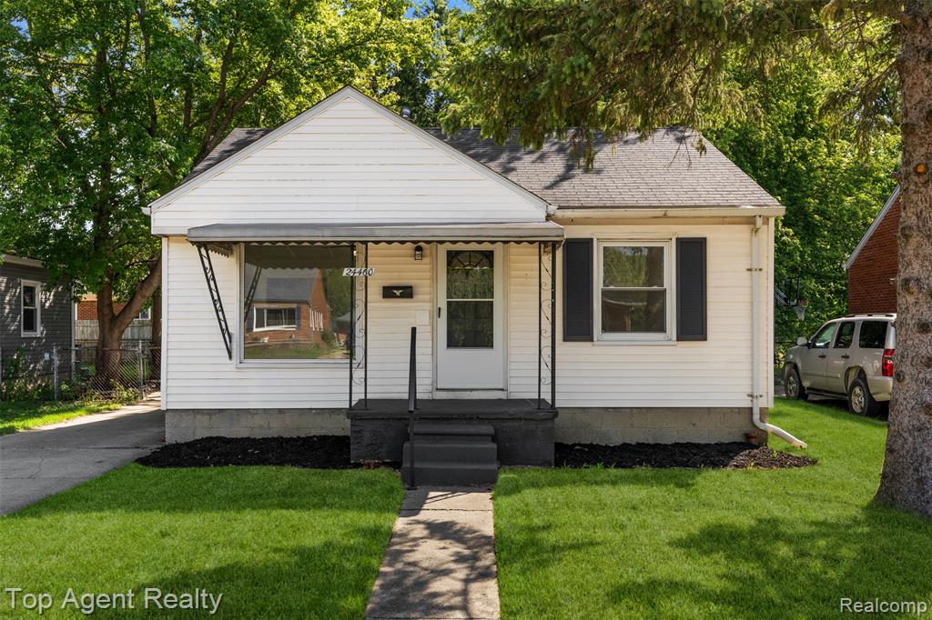 24460 Phlox Avenue Property Photo 2