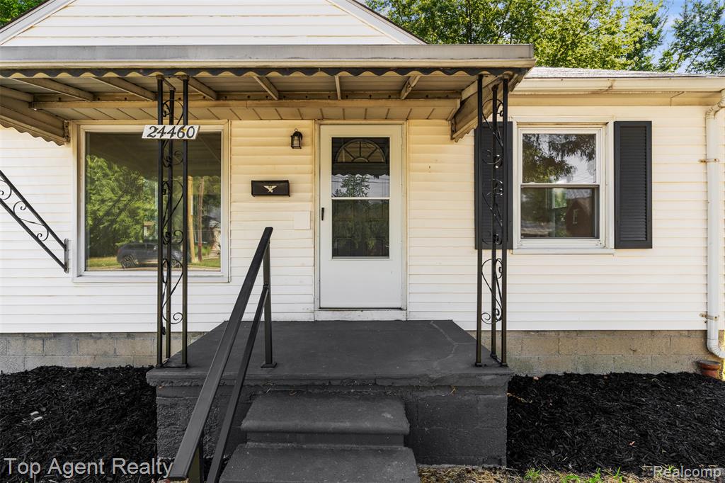 24460 Phlox Avenue Property Photo 3
