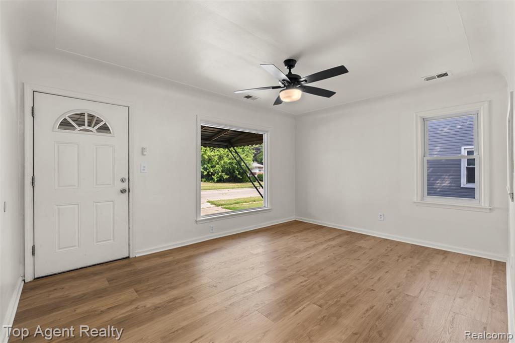 24460 Phlox Avenue Property Photo 4