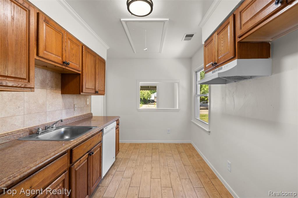 24460 Phlox Avenue Property Photo 8