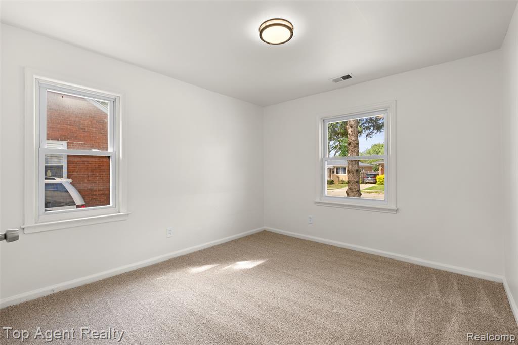 24460 Phlox Avenue Property Photo 10